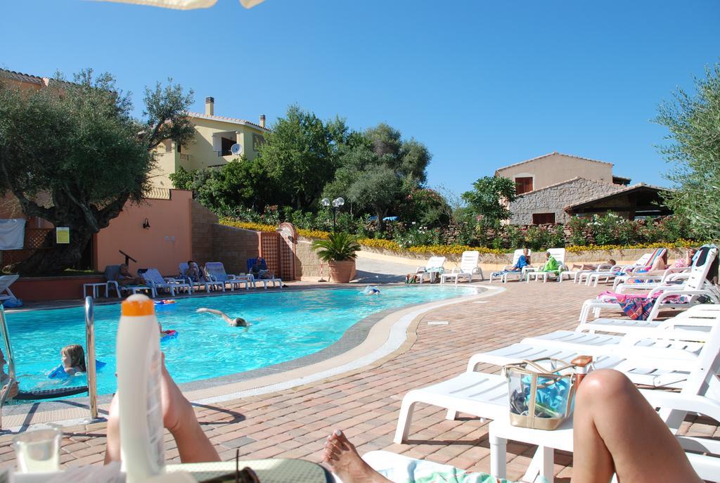 Li Troni Aparthotel Budoni Exteriör bild