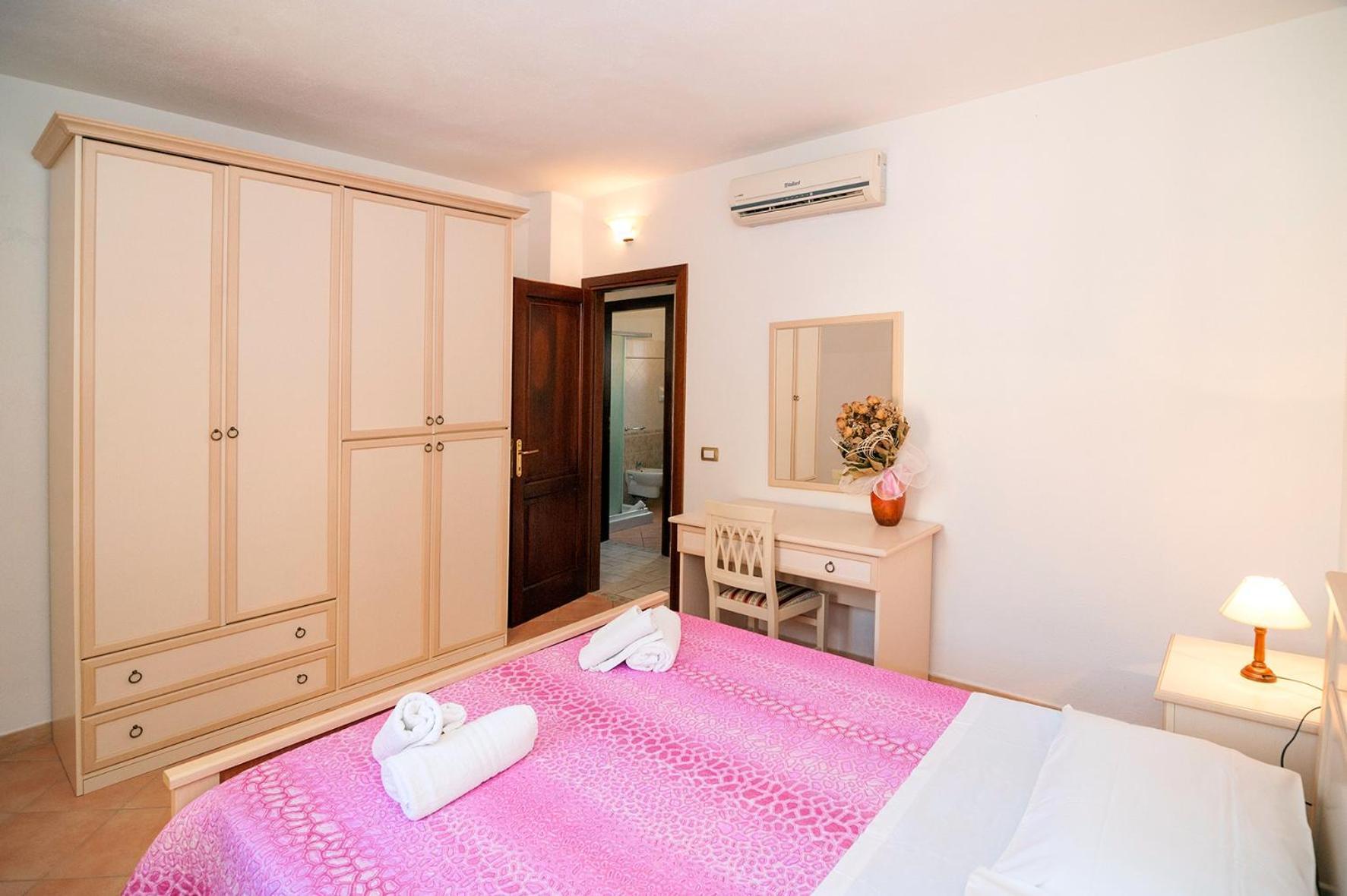 Li Troni Aparthotel Budoni Exteriör bild
