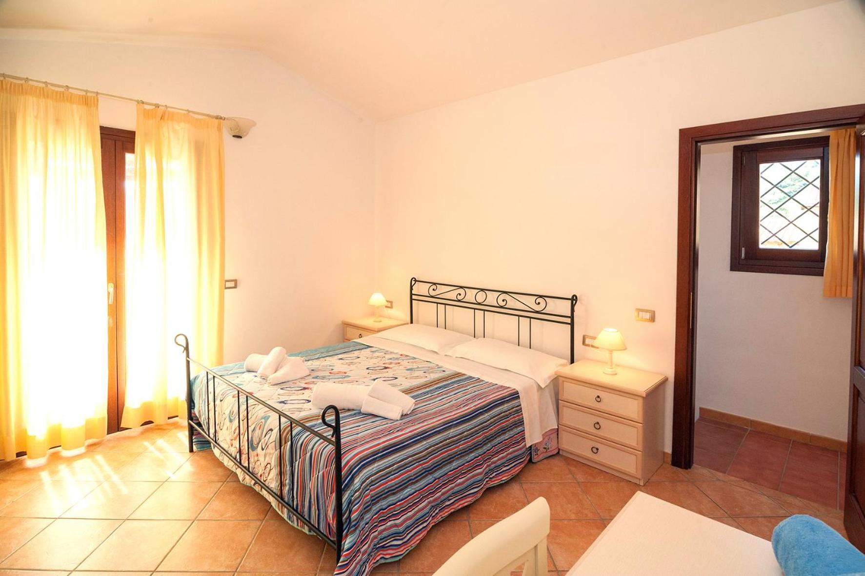 Li Troni Aparthotel Budoni Exteriör bild