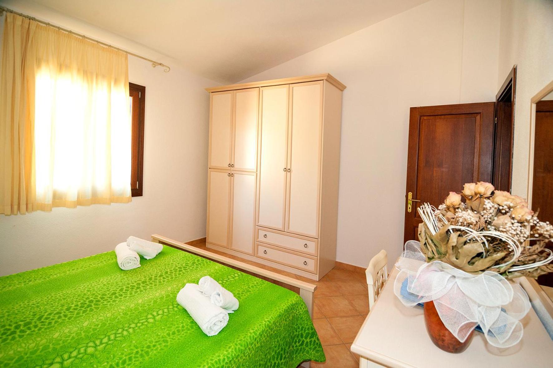 Li Troni Aparthotel Budoni Exteriör bild