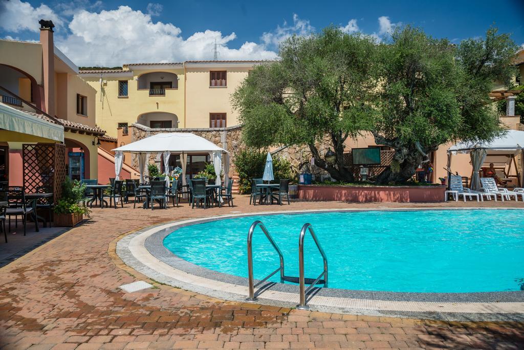 Li Troni Aparthotel Budoni Exteriör bild