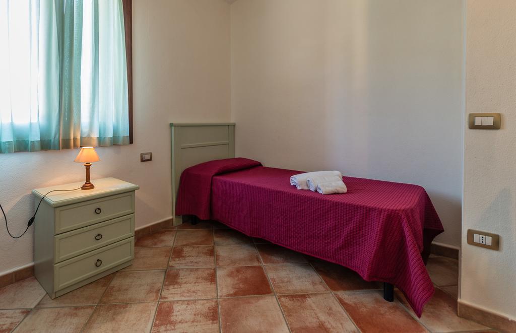 Li Troni Aparthotel Budoni Exteriör bild