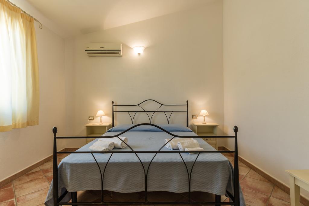 Li Troni Aparthotel Budoni Exteriör bild